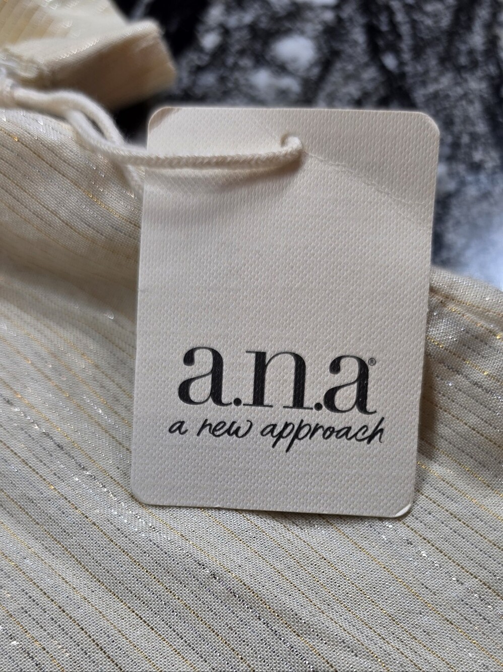 a.n.a Cream w/ Gold & Silver Women's Short Sleeve Button Blouse New With Tags 2X - Picture 3 of 7